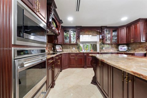 Casa en venta en Miami, Florida, 6 dormitorios, 596.71 m2 № 2003368 - foto 24
