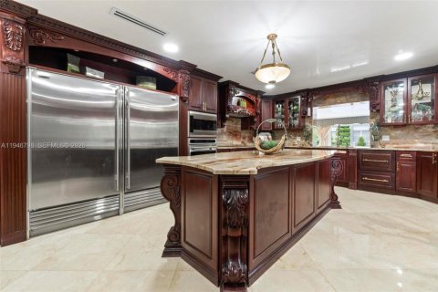 Casa en venta en Miami, Florida, 6 dormitorios, 596.71 m2 № 2003368 - foto 22