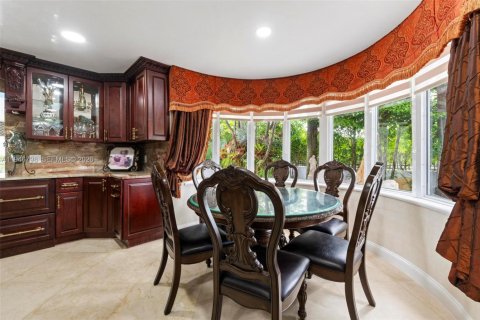 Casa en venta en Miami, Florida, 6 dormitorios, 596.71 m2 № 2003368 - foto 29