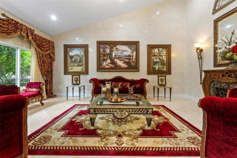Casa en venta en Miami, Florida, 6 dormitorios, 596.71 m2 № 2003368 - foto 13