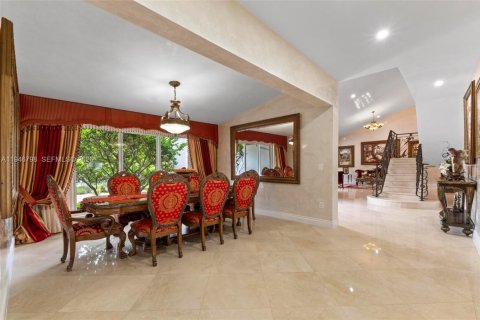 Casa en venta en Miami, Florida, 6 dormitorios, 596.71 m2 № 2003368 - foto 17