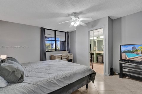 Condo in Aventura, Florida, 3 bedrooms  № 1977497 - photo 19
