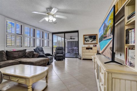 Condo in Aventura, Florida, 3 bedrooms  № 1977497 - photo 16