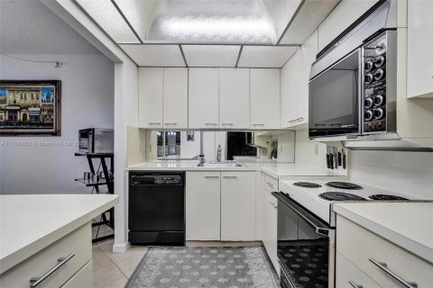 Condo in Aventura, Florida, 3 bedrooms  № 1977497 - photo 13