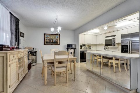 Condo in Aventura, Florida, 3 bedrooms  № 1977497 - photo 7
