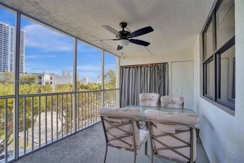 Condo in Aventura, Florida, 3 bedrooms  № 1977497 - photo 30