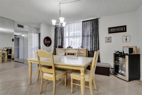 Condo in Aventura, Florida, 3 bedrooms  № 1977497 - photo 9