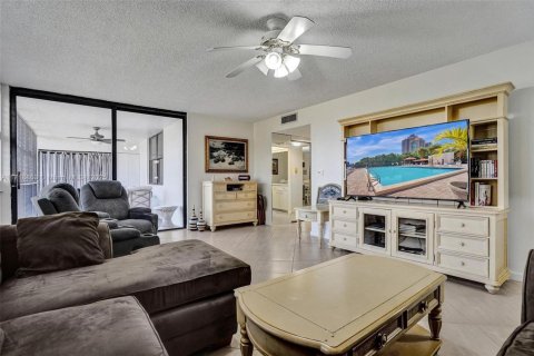 Condo in Aventura, Florida, 3 bedrooms  № 1977497 - photo 17