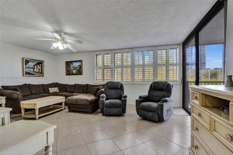 Condo in Aventura, Florida, 3 bedrooms  № 1977497 - photo 14