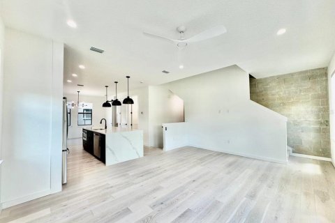 Townhouse in Tampa, Florida 3 bedrooms, 195.47 sq.m. № 1893895 - photo 9