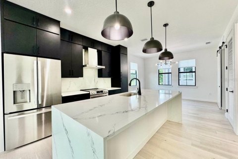 Townhouse in Tampa, Florida 3 bedrooms, 195.47 sq.m. № 1893895 - photo 17