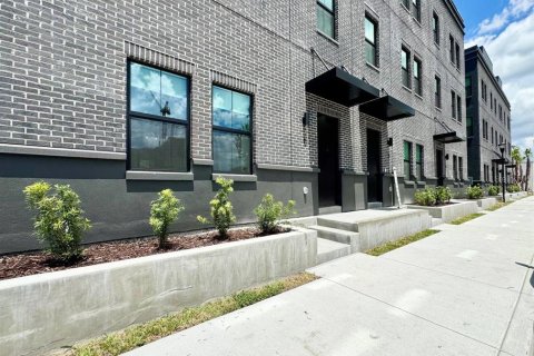 Townhouse in Tampa, Florida 3 bedrooms, 195.47 sq.m. № 1893895 - photo 3
