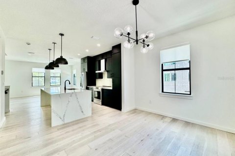 Townhouse in Tampa, Florida 3 bedrooms, 195.47 sq.m. № 1893895 - photo 13