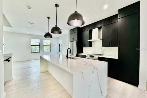 Townhouse in Tampa, Florida 3 bedrooms, 195.47 sq.m. № 1893895 - photo 15