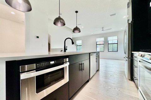 Townhouse in Tampa, Florida 3 bedrooms, 195.47 sq.m. № 1893895 - photo 21