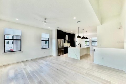 Townhouse in Tampa, Florida 3 bedrooms, 195.47 sq.m. № 1893895 - photo 8