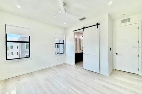 Townhouse in Tampa, Florida 3 bedrooms, 195.47 sq.m. № 1893895 - photo 30