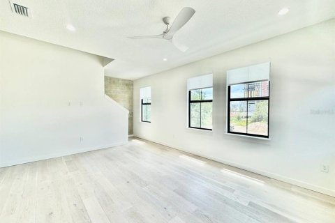 Townhouse in Tampa, Florida 3 bedrooms, 195.47 sq.m. № 1893895 - photo 11