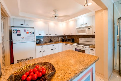 Снять в аренду квартиру в Холливуд, Флорида 1 спальня, 91.04м2, № 1954795 - фото 12