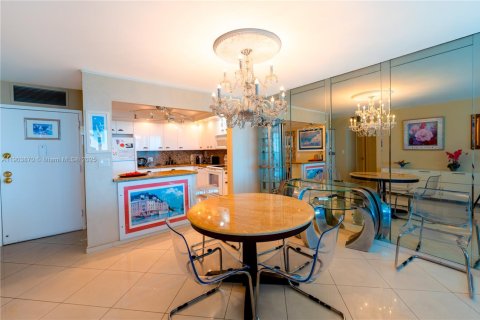 Снять в аренду квартиру в Холливуд, Флорида 1 спальня, 91.04м2, № 1954795 - фото 9