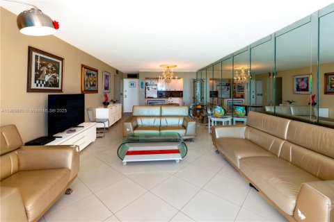 Снять в аренду квартиру в Холливуд, Флорида 1 спальня, 91.04м2, № 1954795 - фото 7