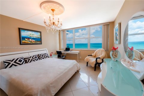 Снять в аренду квартиру в Холливуд, Флорида 1 спальня, 91.04м2, № 1954795 - фото 13