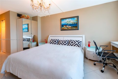 Снять в аренду квартиру в Холливуд, Флорида 1 спальня, 91.04м2, № 1954795 - фото 15