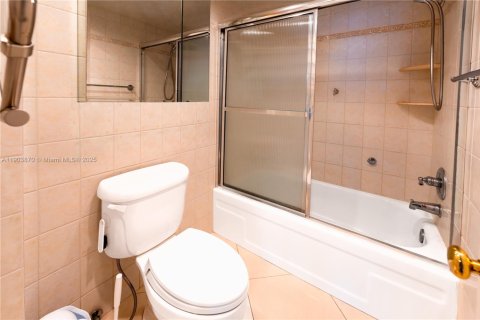 Снять в аренду квартиру в Холливуд, Флорида 1 спальня, 91.04м2, № 1954795 - фото 18