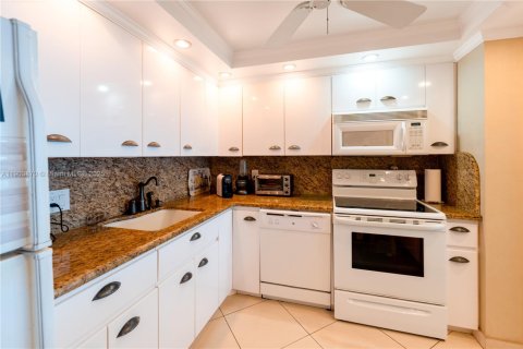 Снять в аренду квартиру в Холливуд, Флорида 1 спальня, 91.04м2, № 1954795 - фото 11