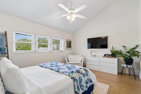 Condo in Palm Harbor, Florida, 2 bedrooms № 2214842 - photo 17