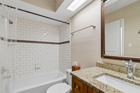 Condo in Palm Harbor, Florida, 2 bedrooms № 2214842 - photo 24
