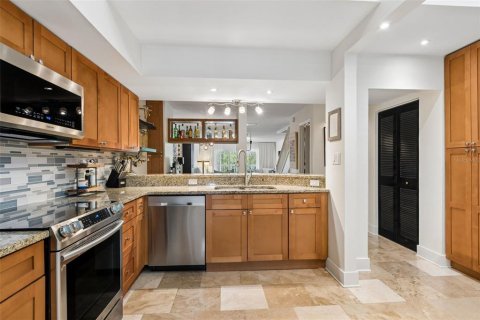Condo in Palm Harbor, Florida, 2 bedrooms № 2214842 - photo 4