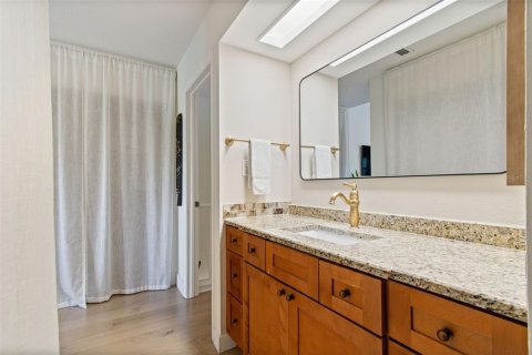 Condo in Palm Harbor, Florida, 2 bedrooms № 2214842 - photo 20