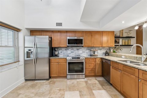 Condo in Palm Harbor, Florida, 2 bedrooms № 2214842 - photo 2