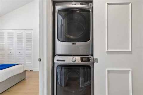 Condo in Palm Harbor, Florida, 2 bedrooms № 2214842 - photo 25