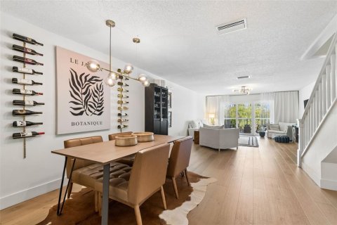 Condo in Palm Harbor, Florida, 2 bedrooms № 2214842 - photo 10