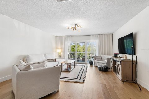 Condo in Palm Harbor, Florida, 2 bedrooms № 2214842 - photo 12