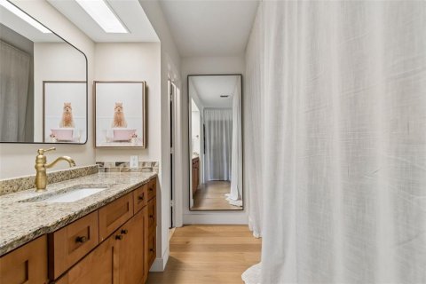 Condo in Palm Harbor, Florida, 2 bedrooms № 2214842 - photo 19