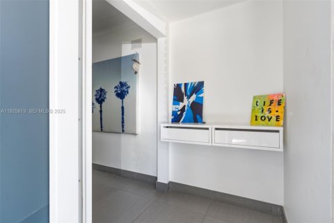 Снять в аренду виллу или дом в Майами, Флорида 4 спальни, 250.46м2, № 1988694 - фото 3