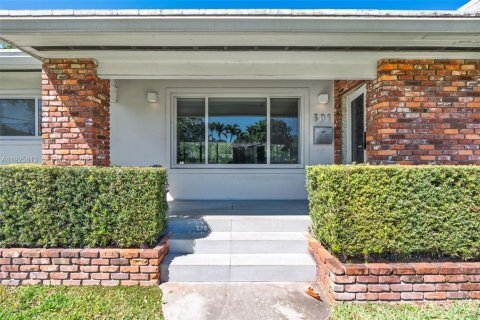 Снять в аренду виллу или дом в Майами, Флорида 4 спальни, 250.46м2, № 1988694 - фото 2