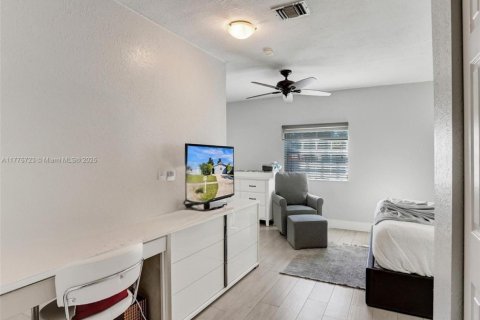 House in Dania Beach, Florida 4 bedrooms, 198.25 sq.m. № 1921074 - photo 14