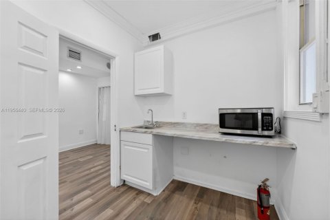 Купить коммерческую недвижимость в Майами-Бич, Флорида № 2153469 - фото 18