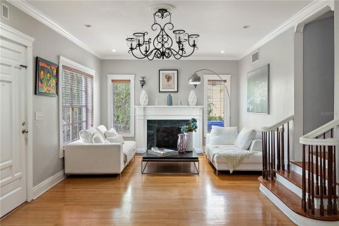 House in Miami, Florida 5 bedrooms, 272.76 sq.m. № 1540542 - photo 6