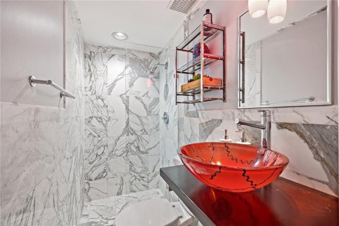 House in Miami, Florida 5 bedrooms, 272.76 sq.m. № 1540542 - photo 15