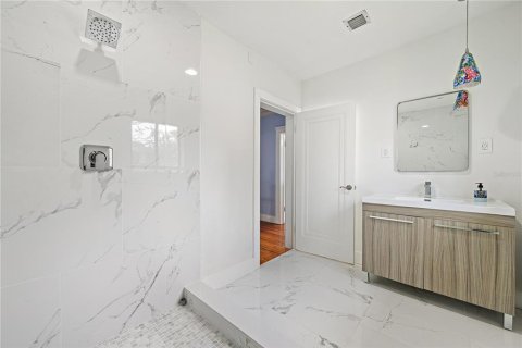 House in Miami, Florida 5 bedrooms, 272.76 sq.m. № 1540542 - photo 21