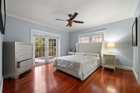 House in Miami, Florida 5 bedrooms, 272.76 sq.m. № 1540542 - photo 18