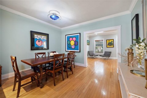 House in Miami, Florida 5 bedrooms, 272.76 sq.m. № 1540542 - photo 11
