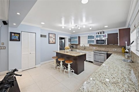 House in Miami, Florida 5 bedrooms, 272.76 sq.m. № 1540542 - photo 13