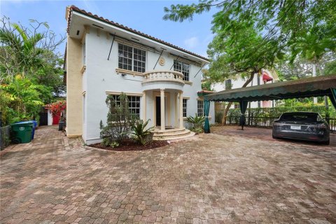 House in Miami, Florida 5 bedrooms, 272.76 sq.m. № 1540542 - photo 2