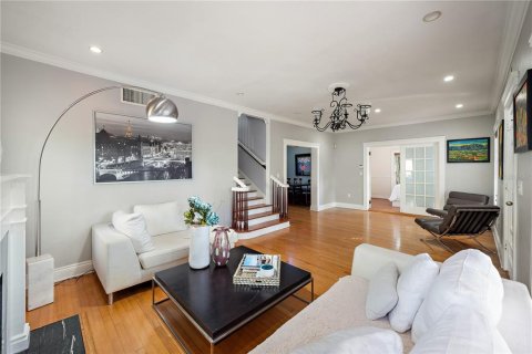 House in Miami, Florida 5 bedrooms, 272.76 sq.m. № 1540542 - photo 4